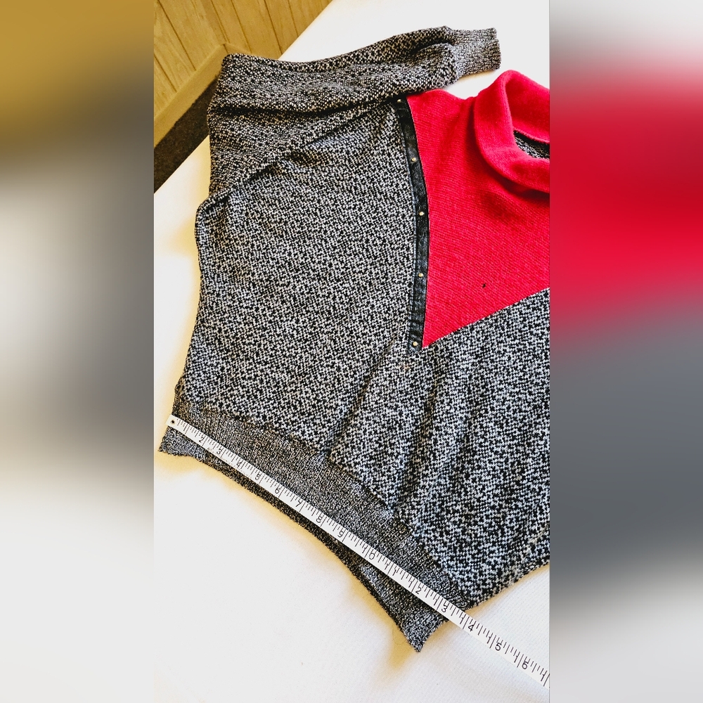 Vintage 80s Red & Black Batwing Sweater - Picture 11 of 13